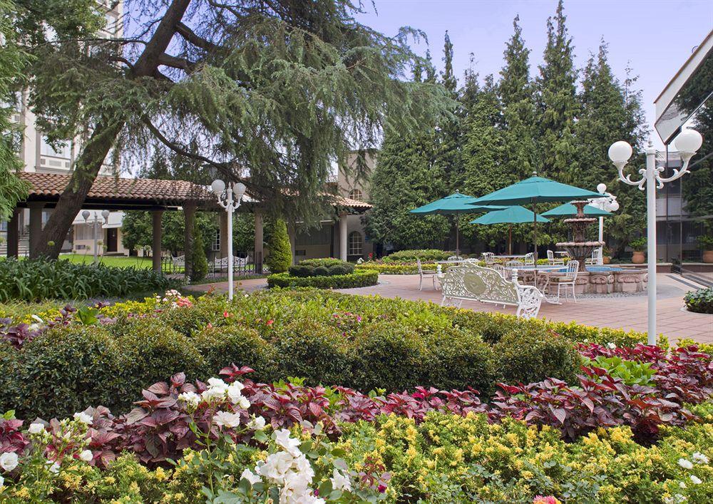 Krystal Satelite Maria Barbara Hotel Tlalnepantla  Facilități foto The courtyard at the San Diego Marriott