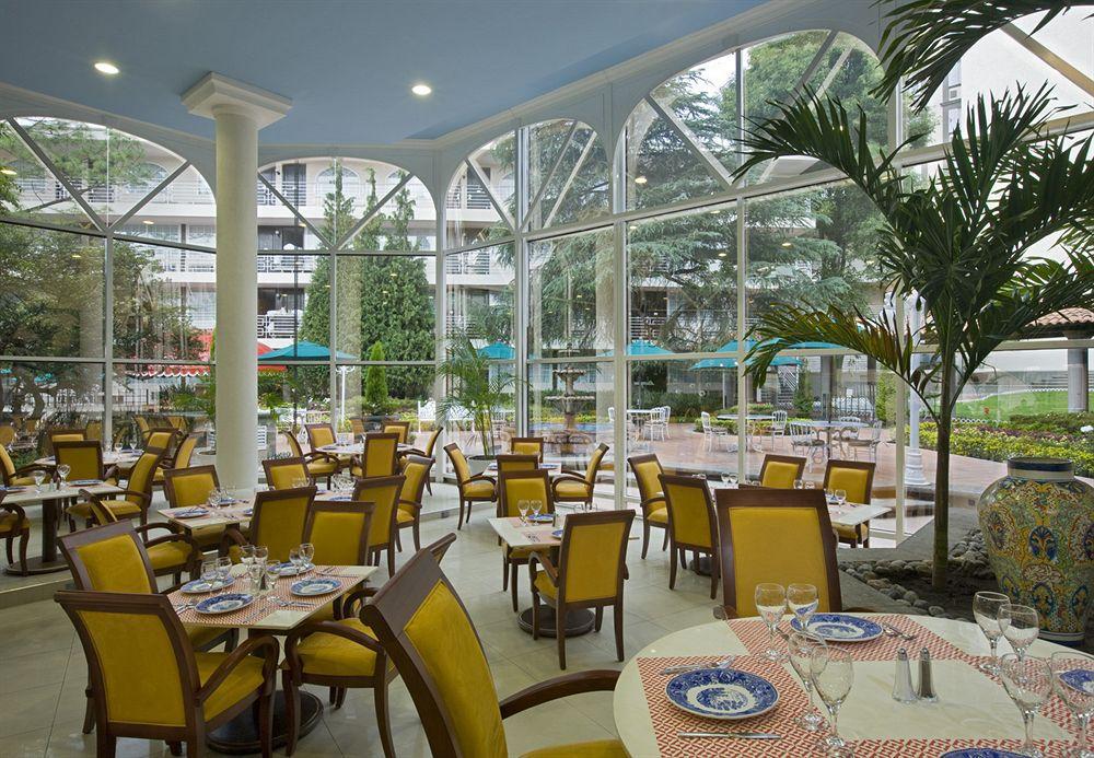 Krystal Satelite Maria Barbara Hotel Tlalnepantla  Restaurant foto The restaurant