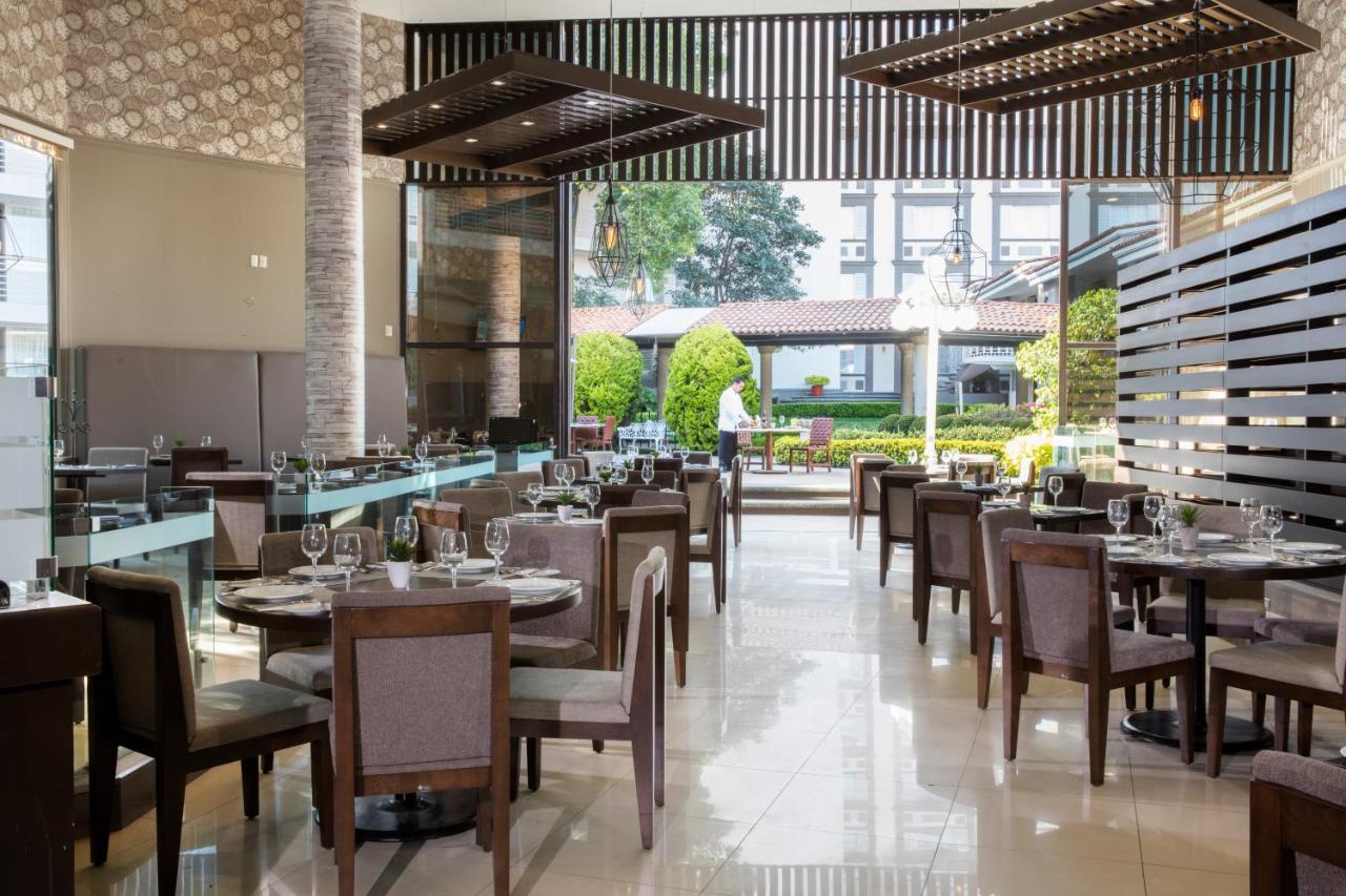 Krystal Satelite Maria Barbara Hotel Tlalnepantla  Exterior foto The restaurant
