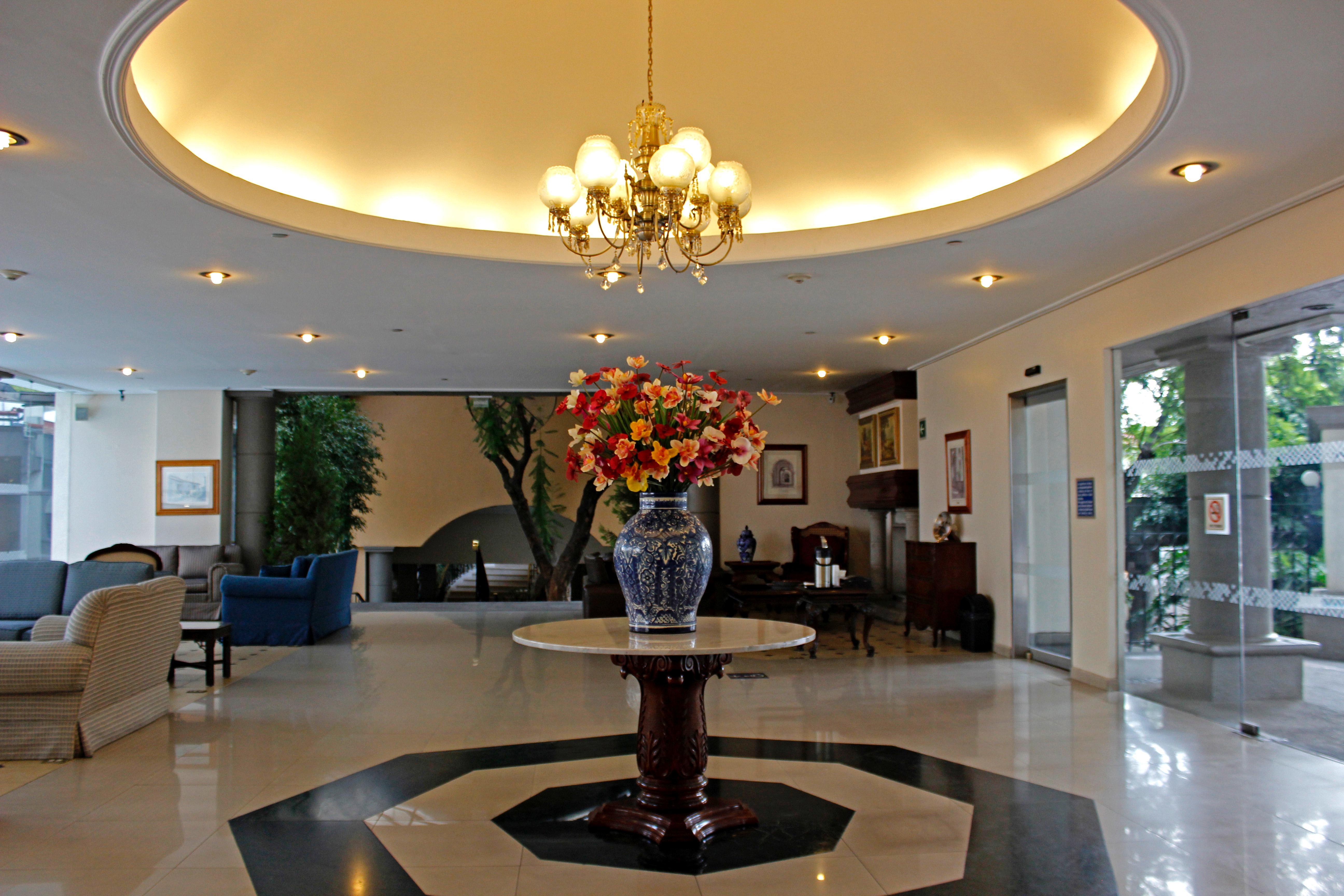 Krystal Satelite Maria Barbara Hotel Tlalnepantla  Exterior foto Lobby