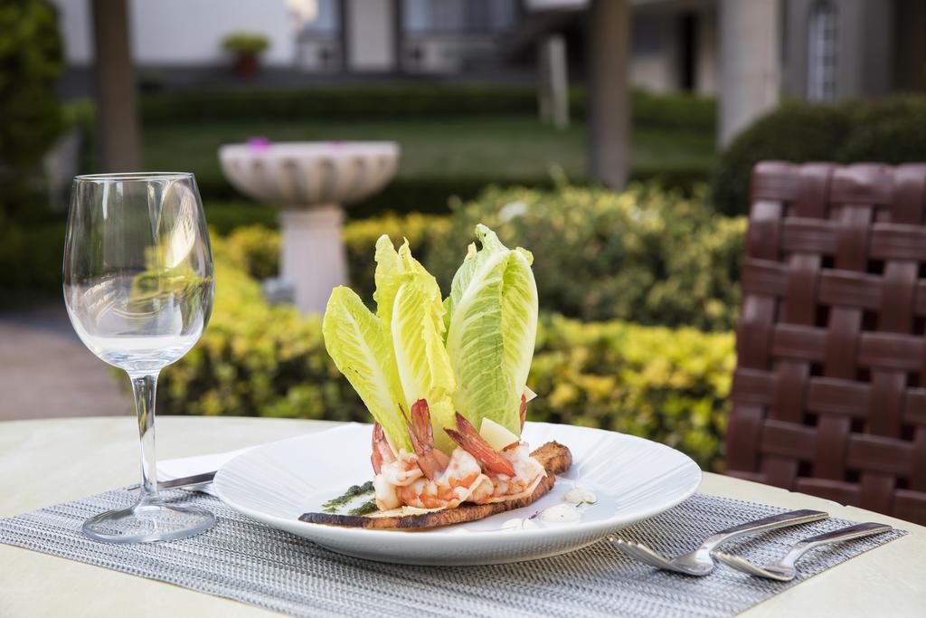 Krystal Satelite Maria Barbara Hotel Tlalnepantla  Exterior foto A Caesar salad