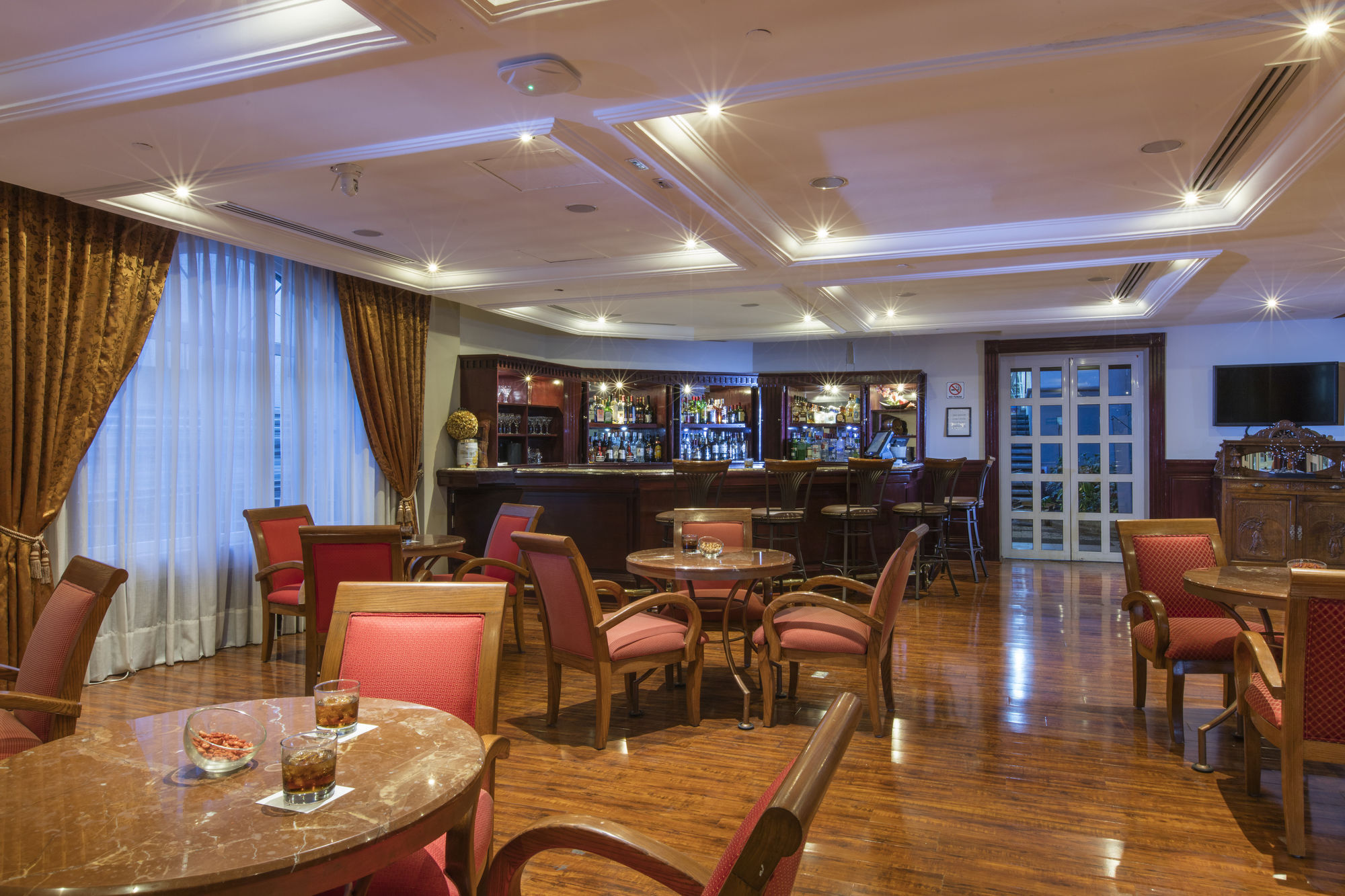 Krystal Satelite Maria Barbara Hotel Tlalnepantla  Exterior foto The bar at the 19th floor