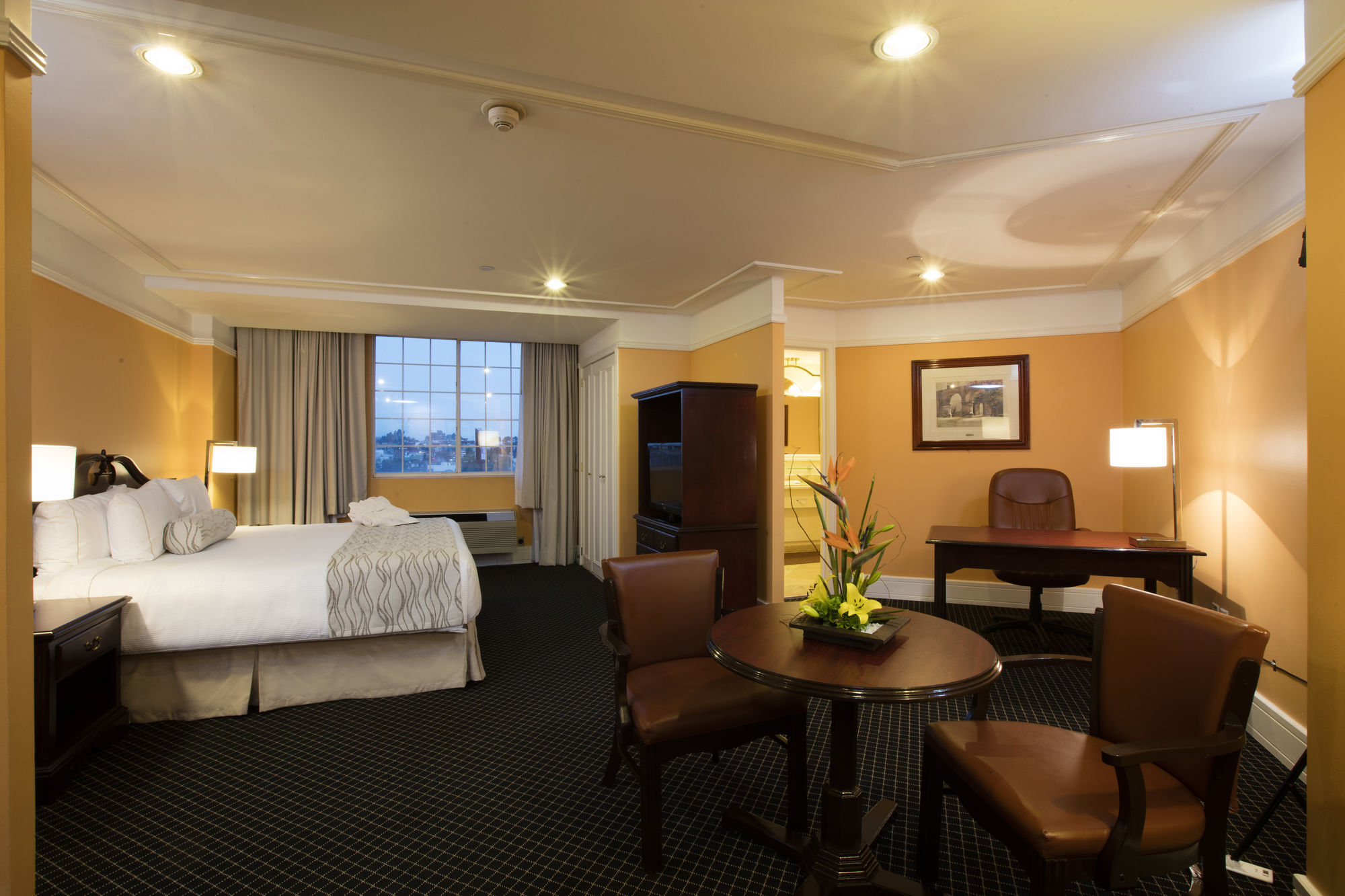 Krystal Satelite Maria Barbara Hotel Tlalnepantla  Exterior foto A room at the Hotel Commonwealth
